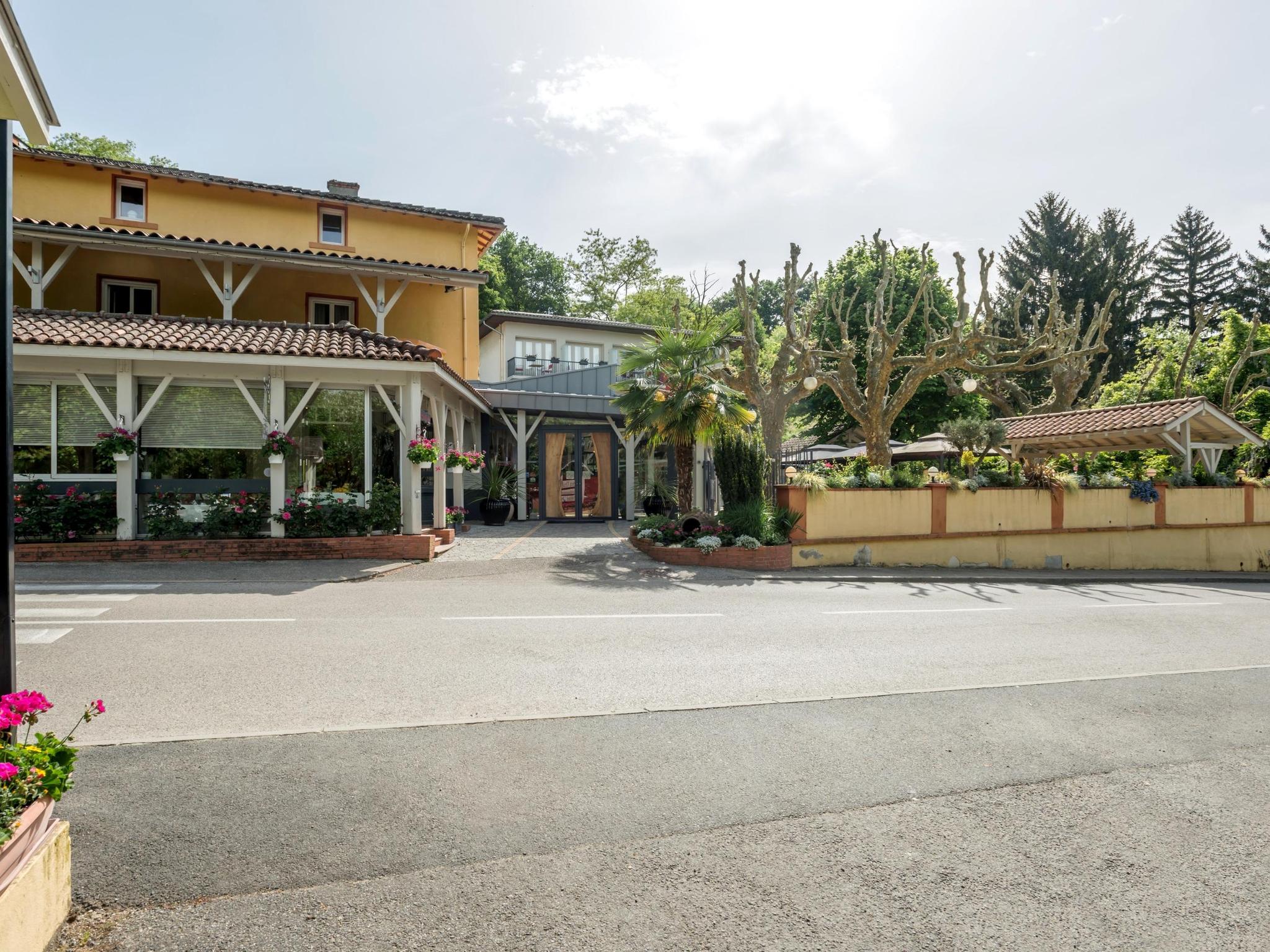 Logis Hôtel Chez Nous - Sainte-Croix (Ain)