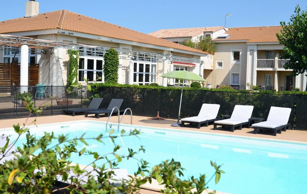 Hôtel des Ponts d'Arles - Fourques (Gard)