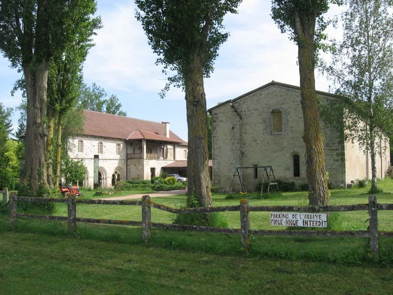 Abbaye Saint Gilbert de Neuffonts - Saint-Didier-la-Forêt (Allier)