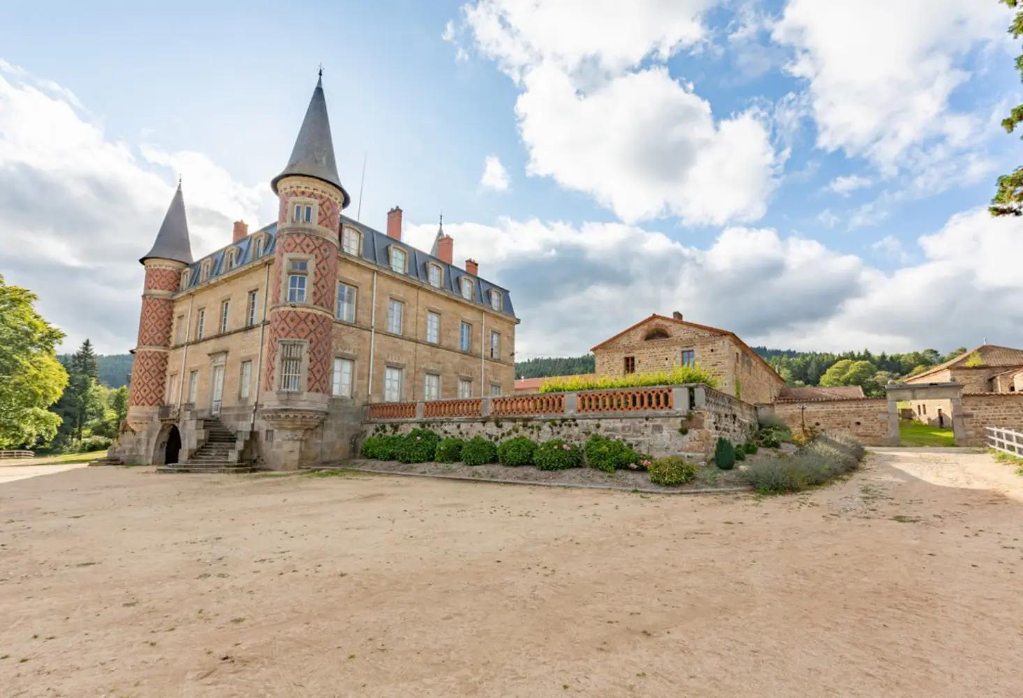 Domaine et Château de Valinches - Marols (Loire)