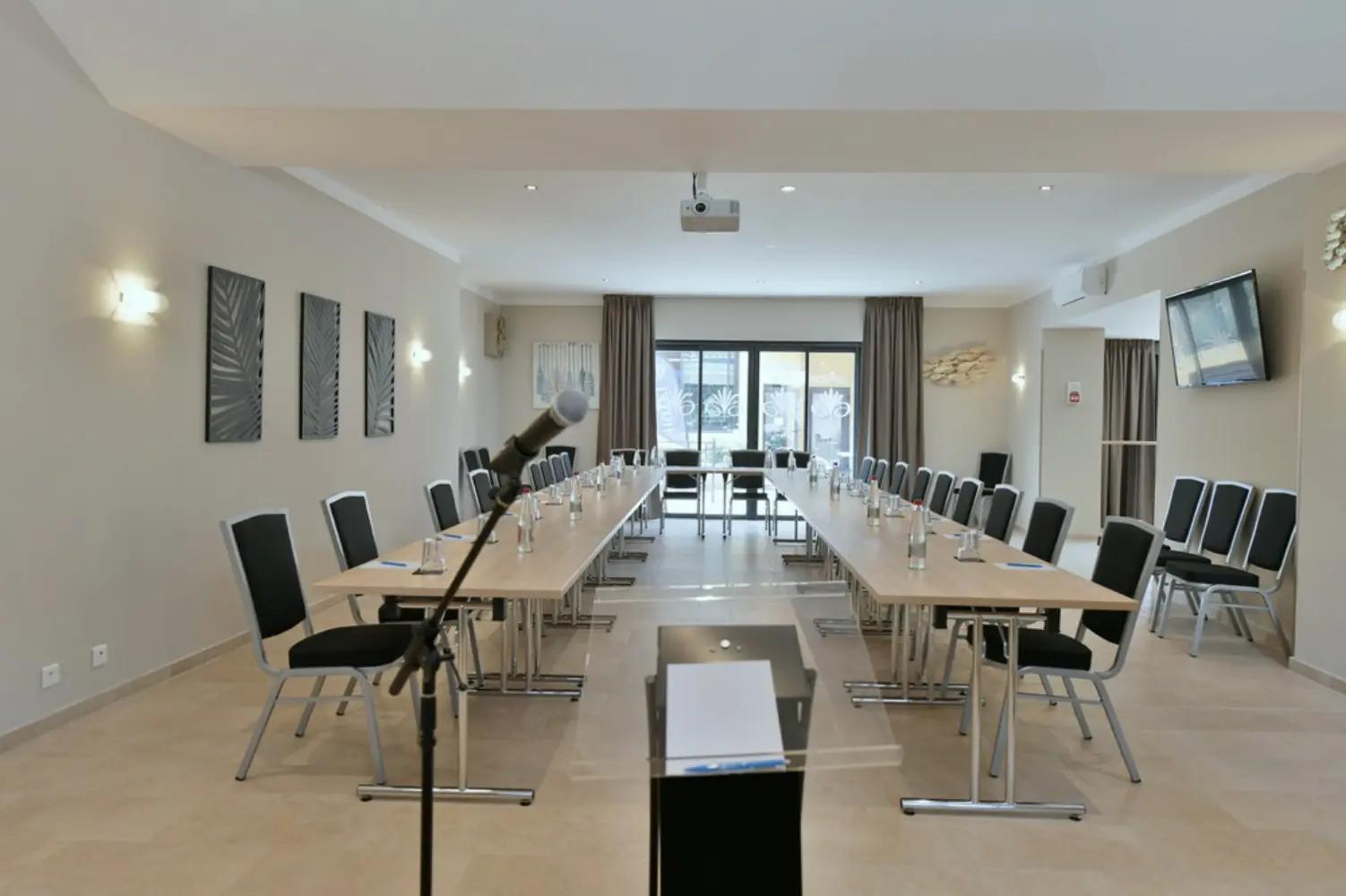 Unique Hôtel et Résidence - Saint-Raphaël (Var)