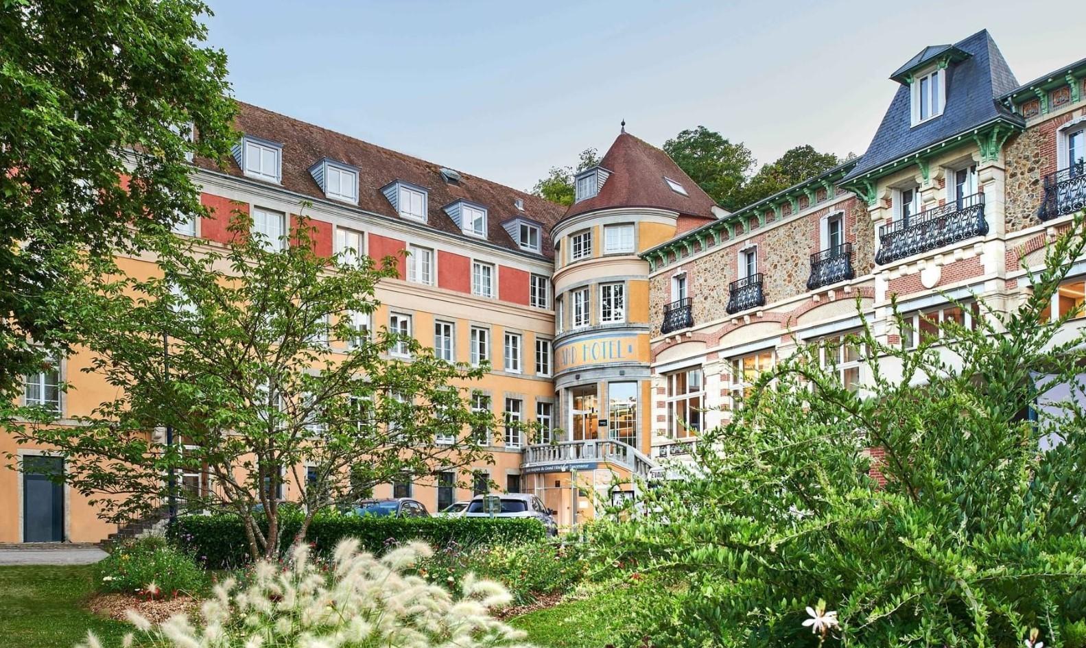 Le Grand Hôtel, The Originals Relais - ÉVAUX-LES-BAINS (Creuse)