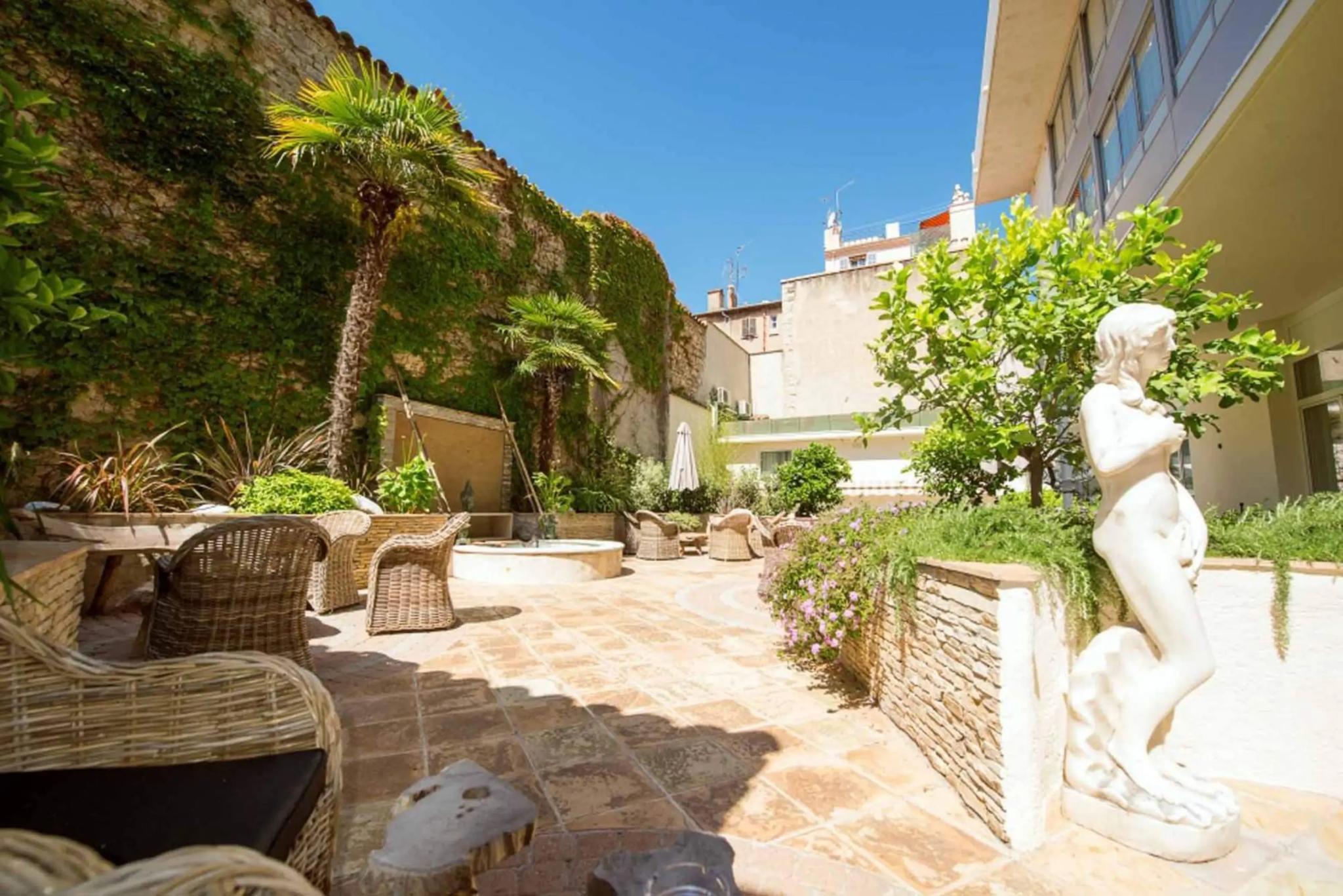 Best Western Premier Le Patio des Artistes - CANNES (Alpes-Maritimes)