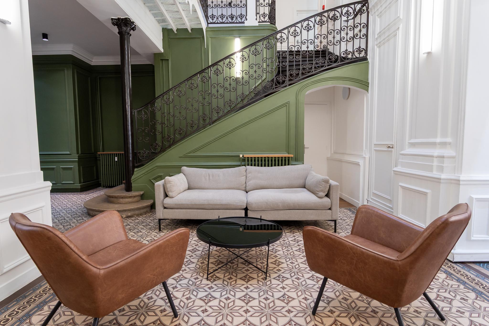 Ancienne banque avec 200m2 de terrasse