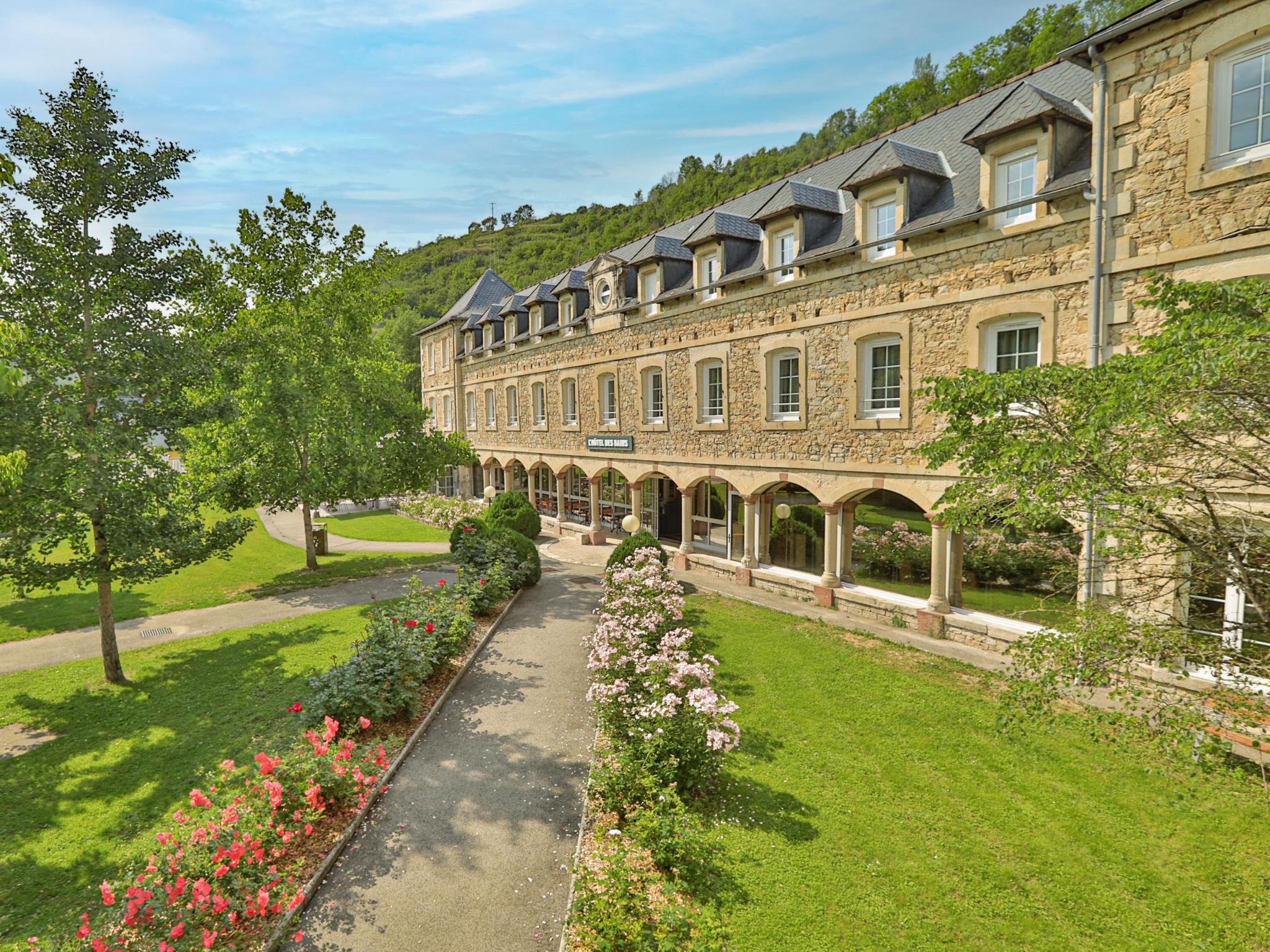 Logis Hôtel l'Hôtel des Bains - Salles-la-Source (Aveyron)
