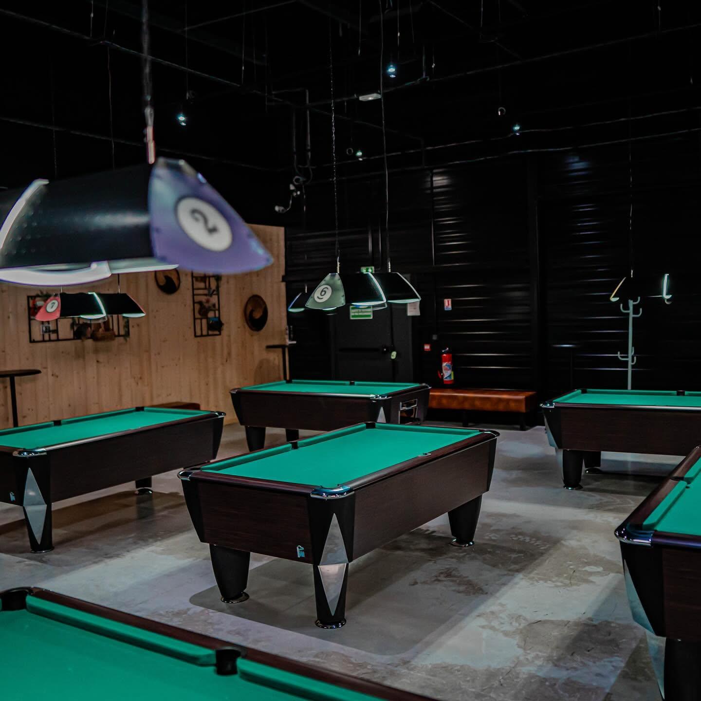 Le Hall Black