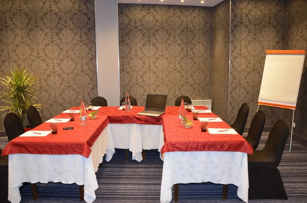 Brit Hotel du Dauphin - L'Aigle (Orne)