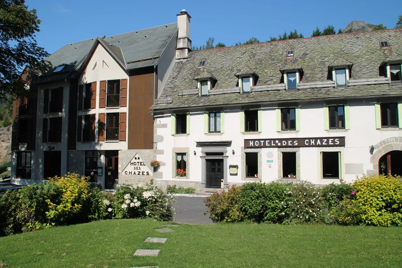 Hôtel des Chazes - Saint-Jacques-des-Blats (Cantal)