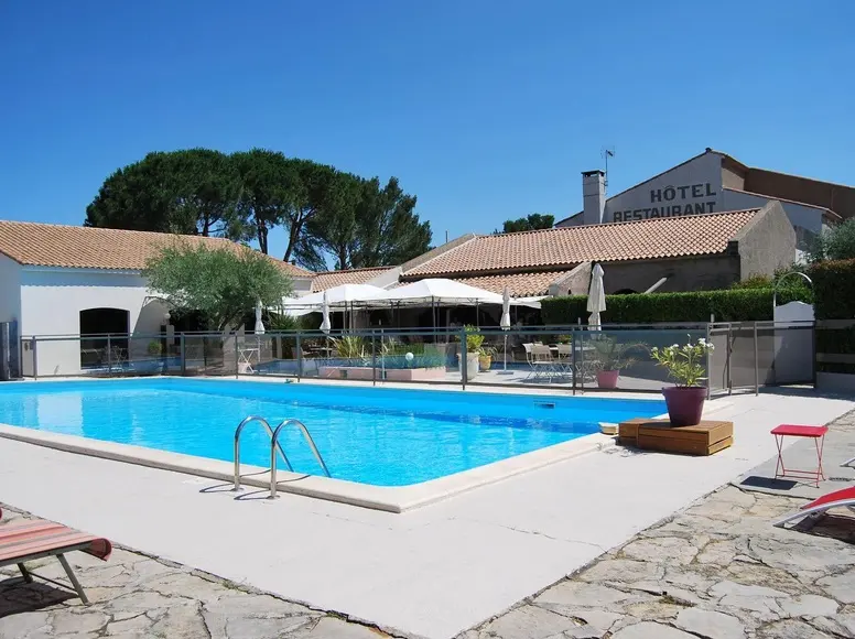 Les Aubuns Country Hôtel - Caissargues (Gard)