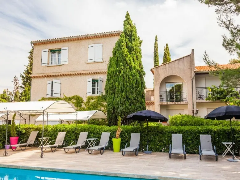 Hôtel le Petit Manoir - Les Angles (Gard)