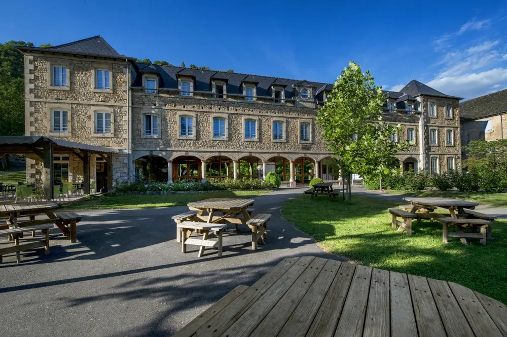 Cap France - Oustal Pont-les-Bains - Salles-la-Source (Aveyron)