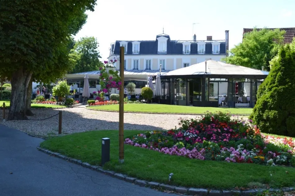Le Château des Îles - La Varenne Saint-Hilaire (null)