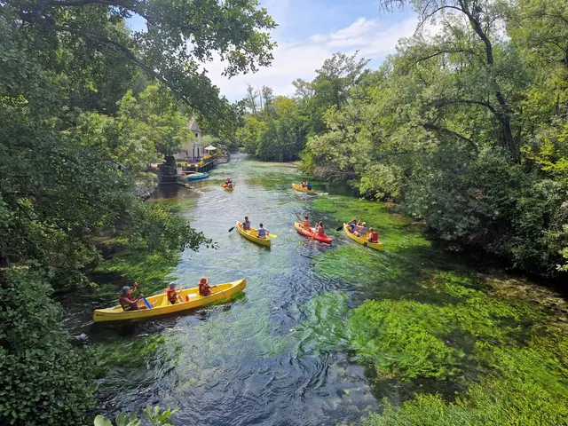 Canoe - Maubec-en-Luberon (84)