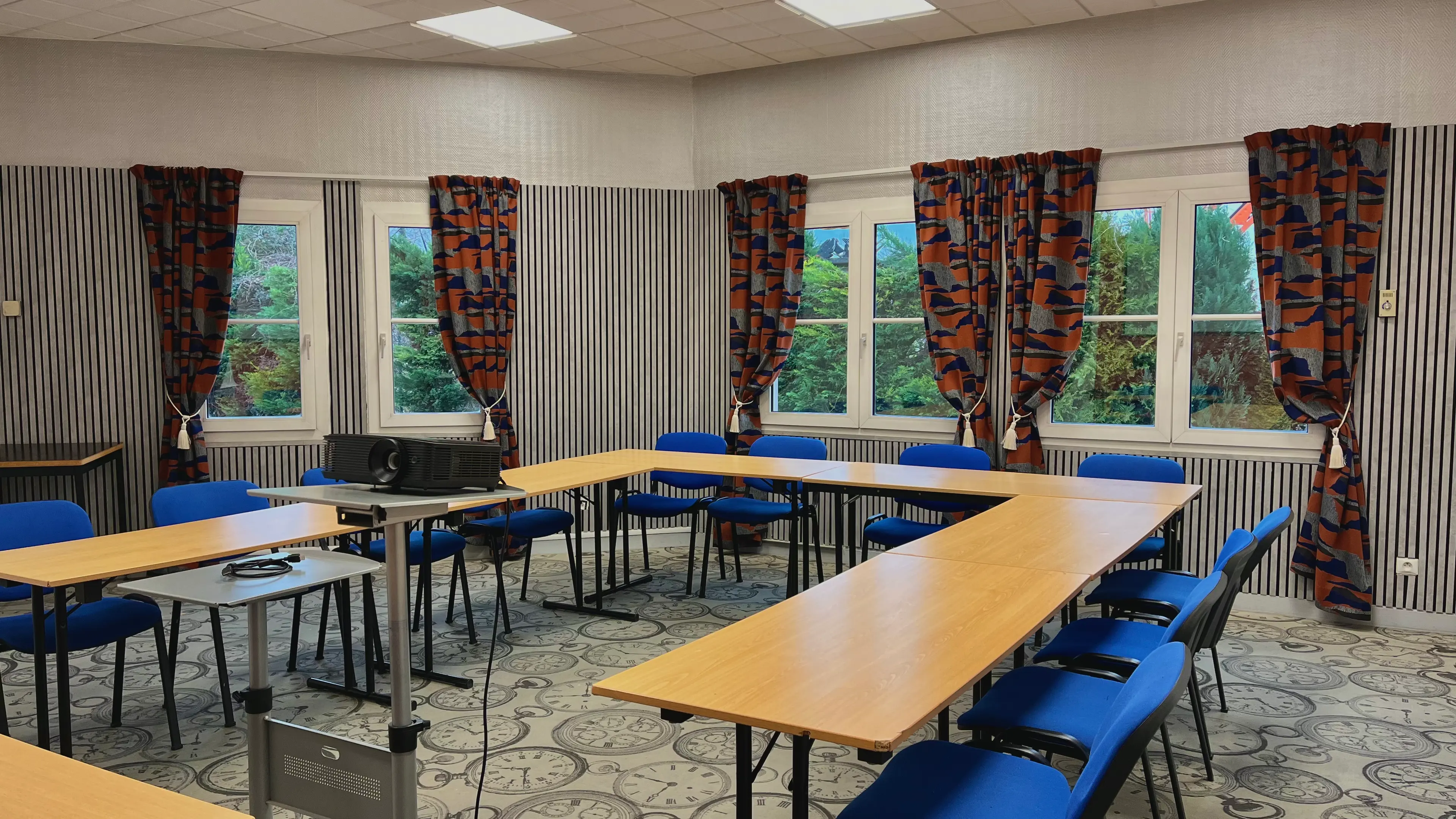 Hôtel Le Néron - Restaurant L'Arbre Bleu - Fontanil-Cornillon (Isère)