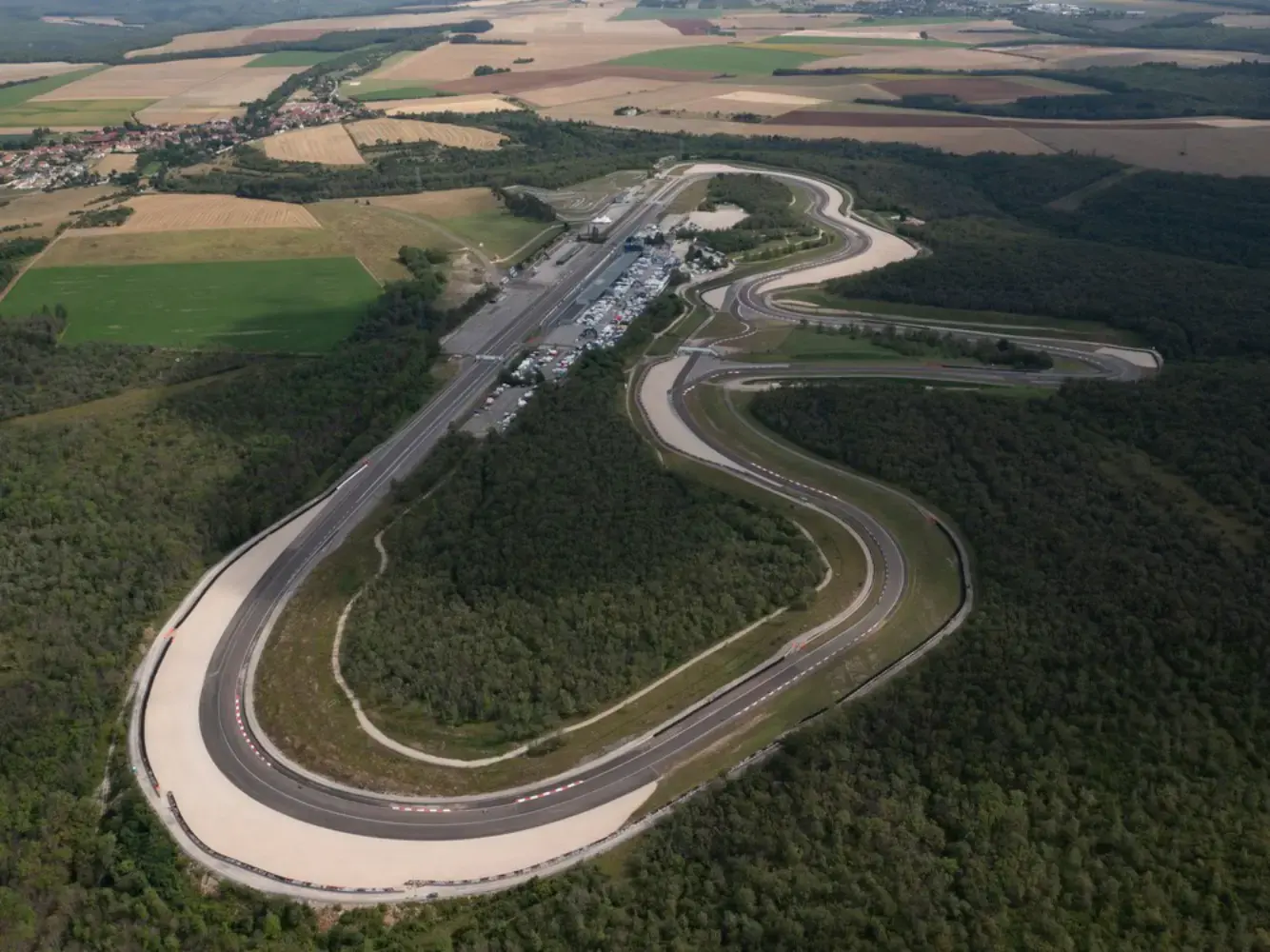 Circuit Dijon-Prenois - Prenois (Côte-d'Or)
