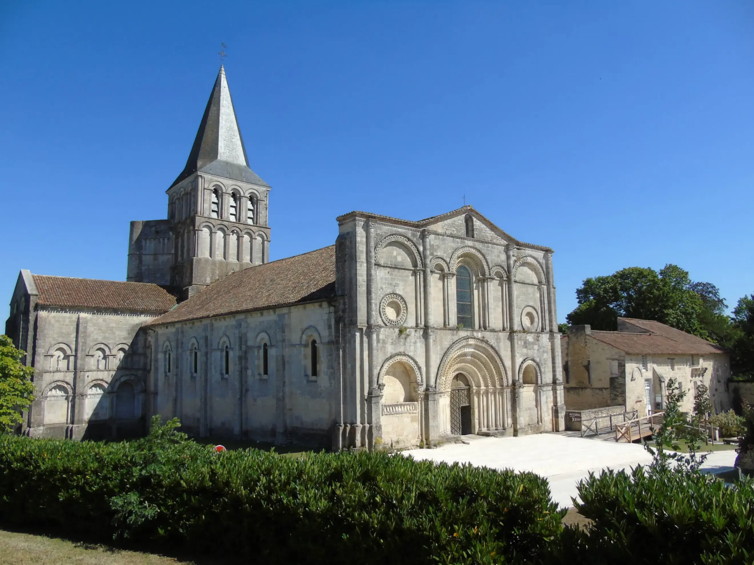 Abbaye de Saint-Amant-de-Boixe - Saint-Amant-de-Boixe (Charente)