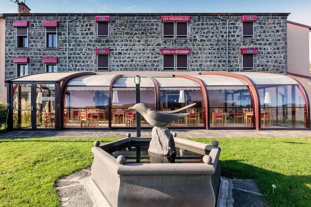 Les Hirondelles - Orcines (Puy-de-Dôme)