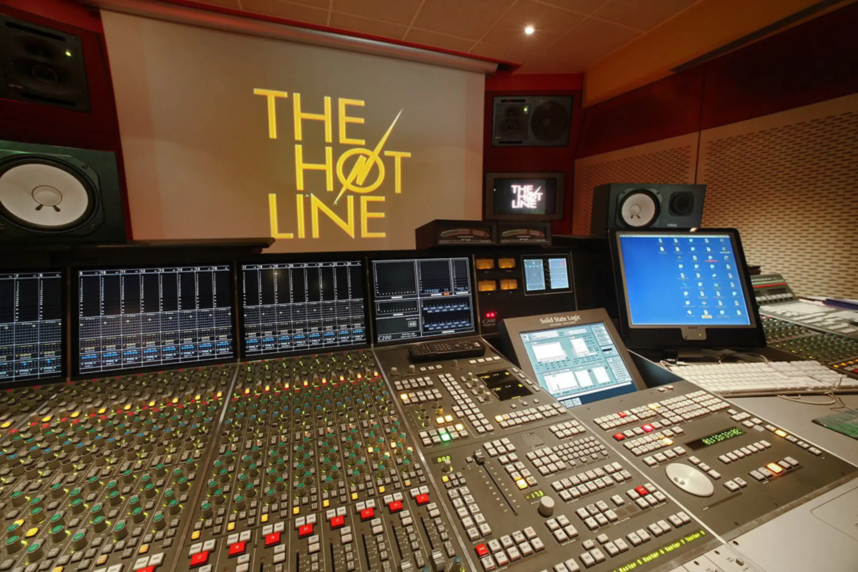 The Hot Line - LEVALLOIS-PERRET (Hauts-de-Seine)