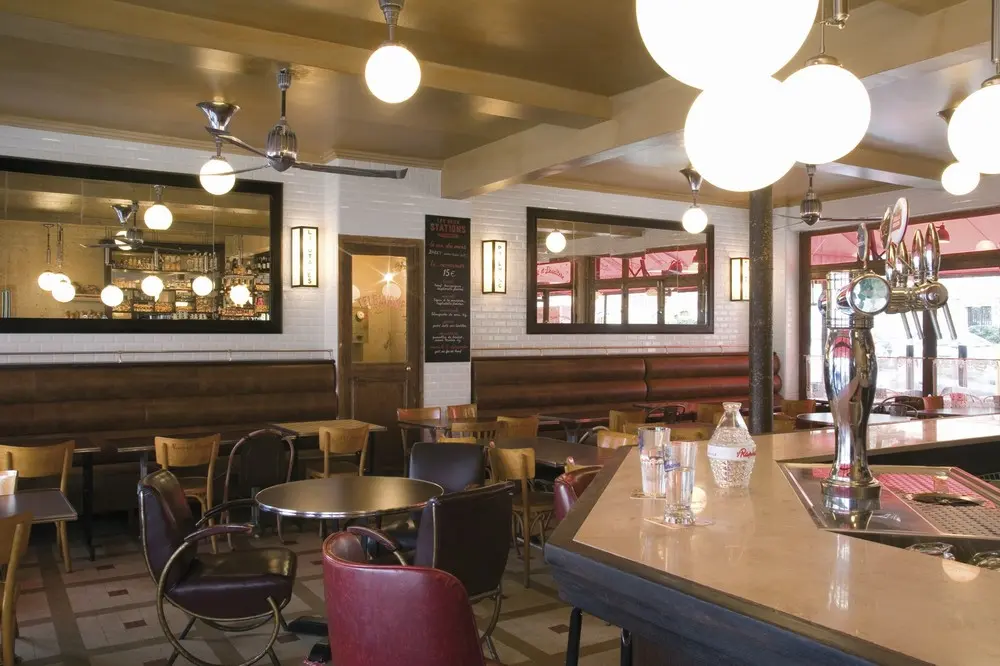 Les Deux Stations - PARIS (Paris)