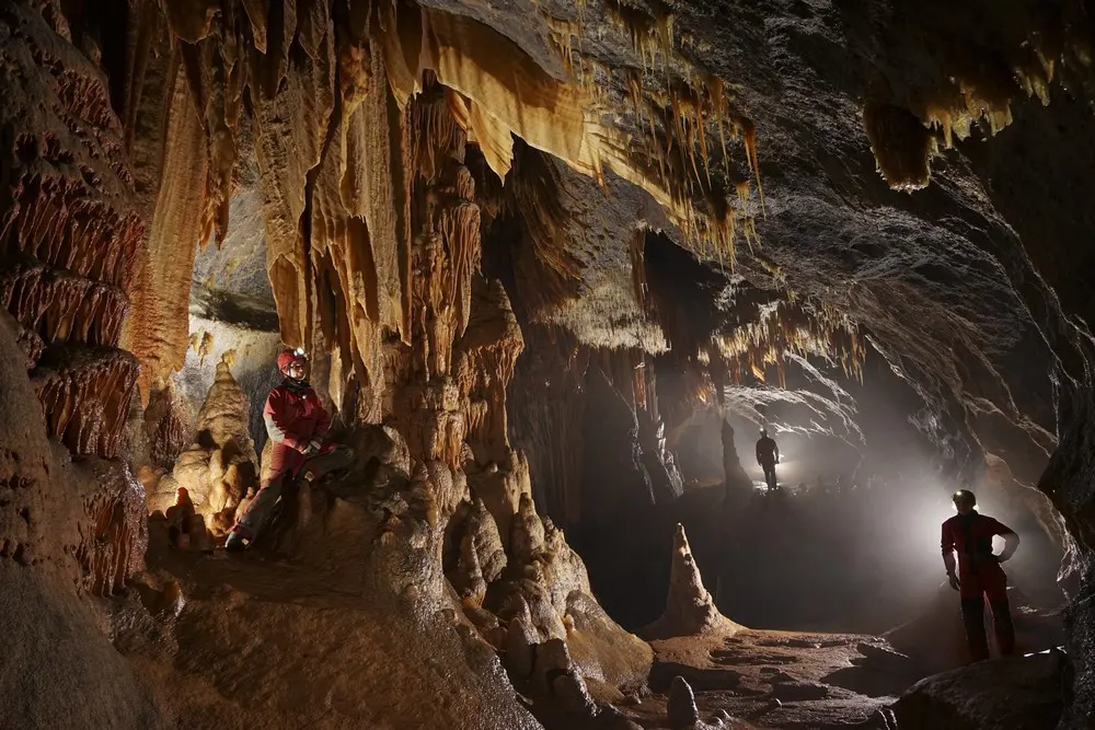 Grotte Saint–Marcel - BIDON (Ardèche)