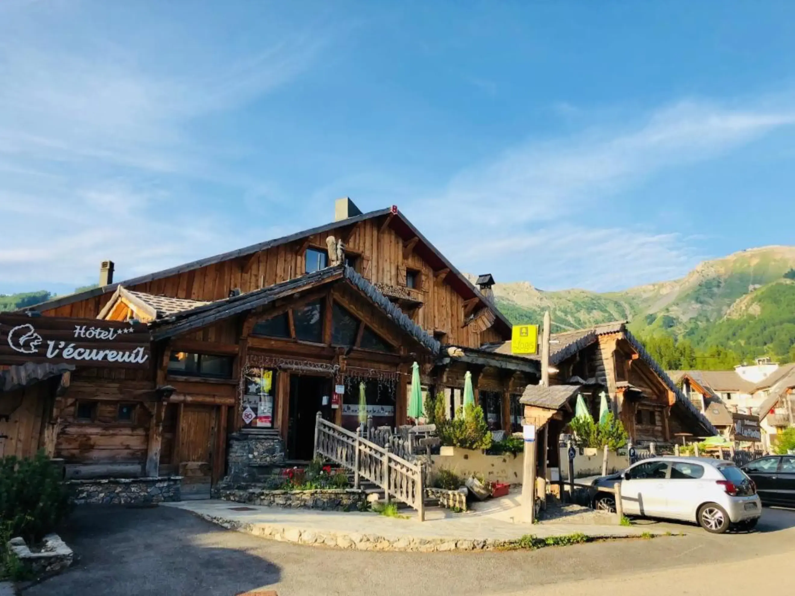 Hôtel l'Ecureuil - SAINT-ÉTIENNE-DE-TINÉE (Alpes-Maritimes)