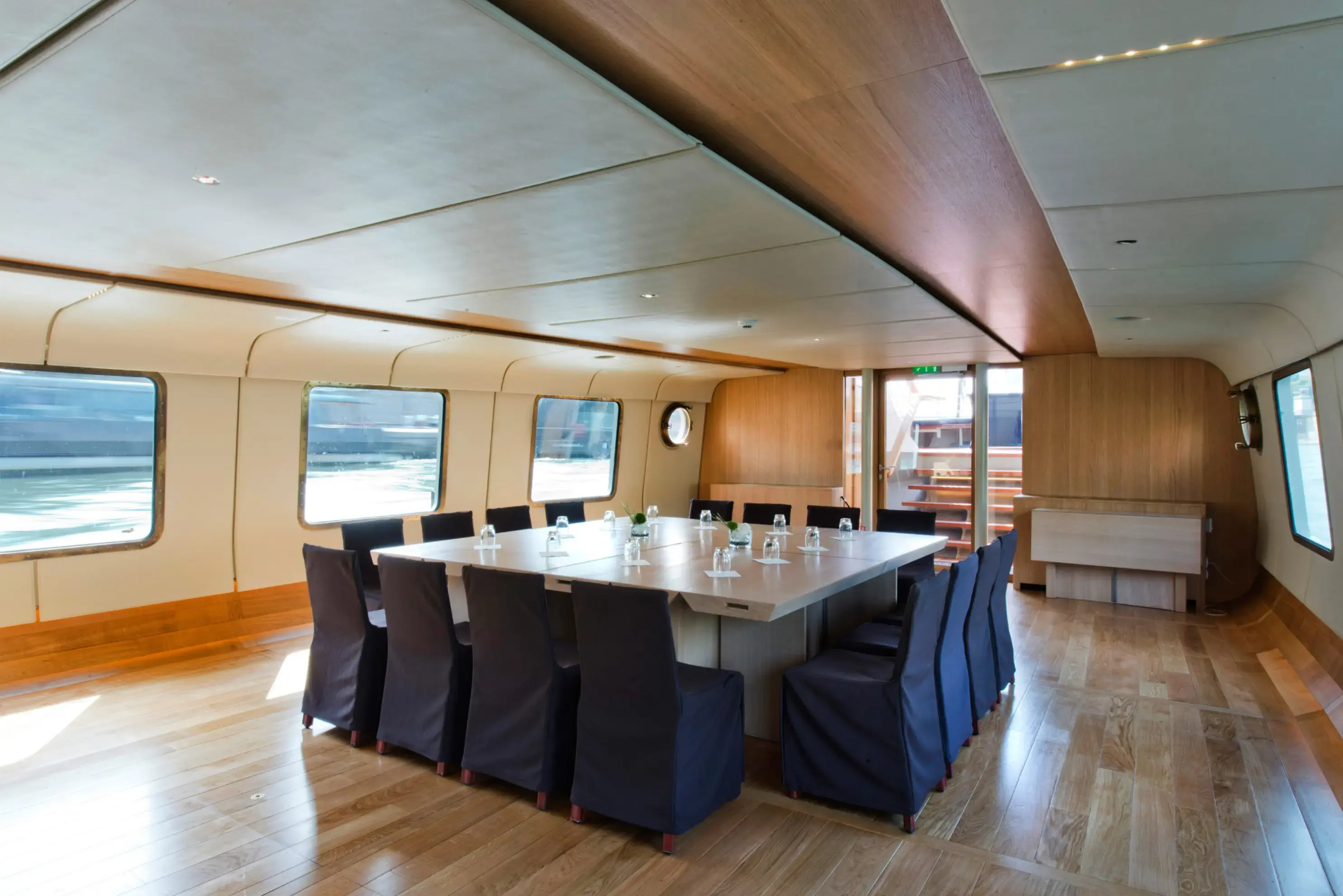 Bateaux Parisiens - Le Bretagne - PARIS (Paris)