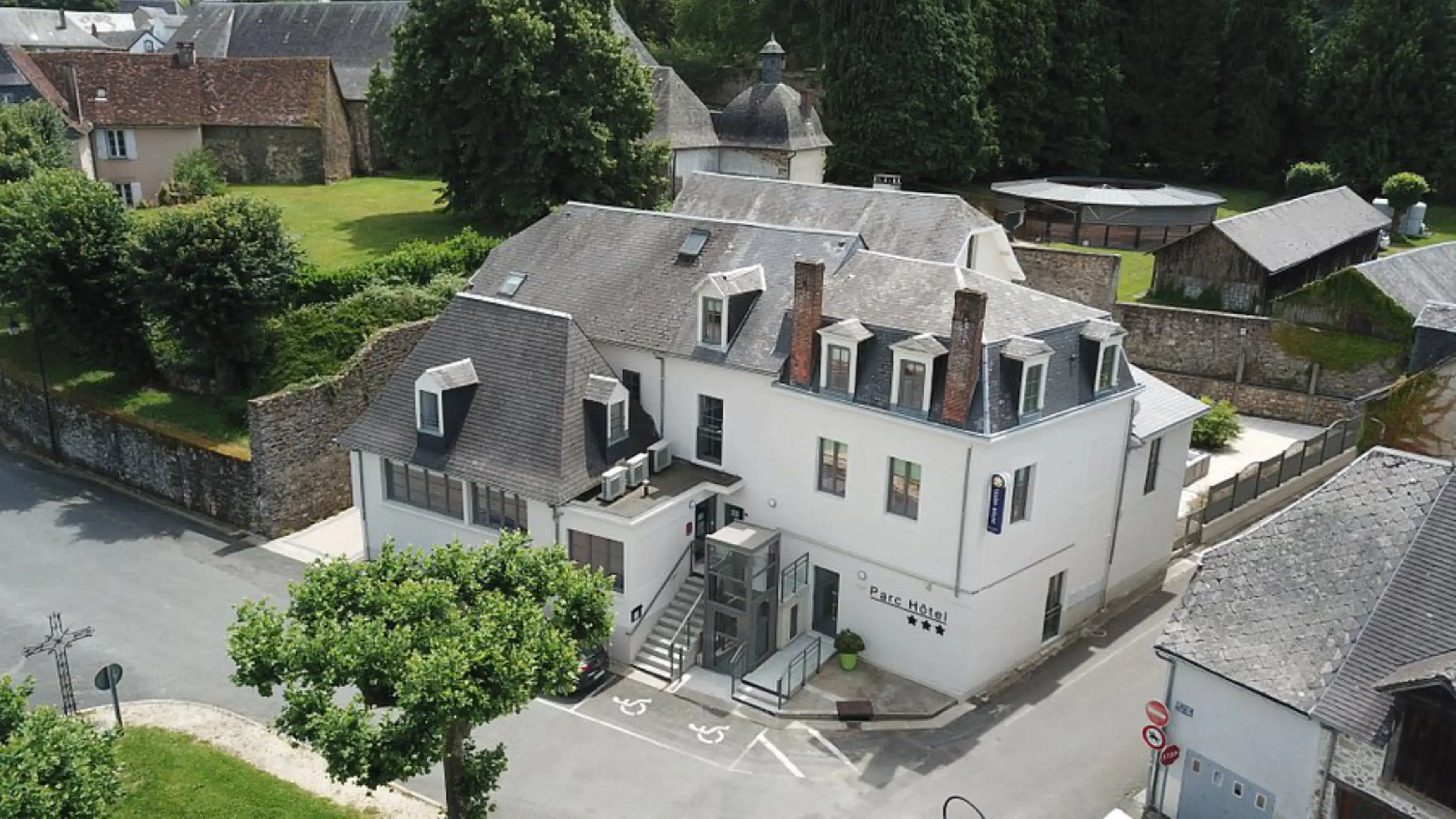 Le Parc Hotel Pompadour - ARNAC-POMPADOUR (Corrèze)