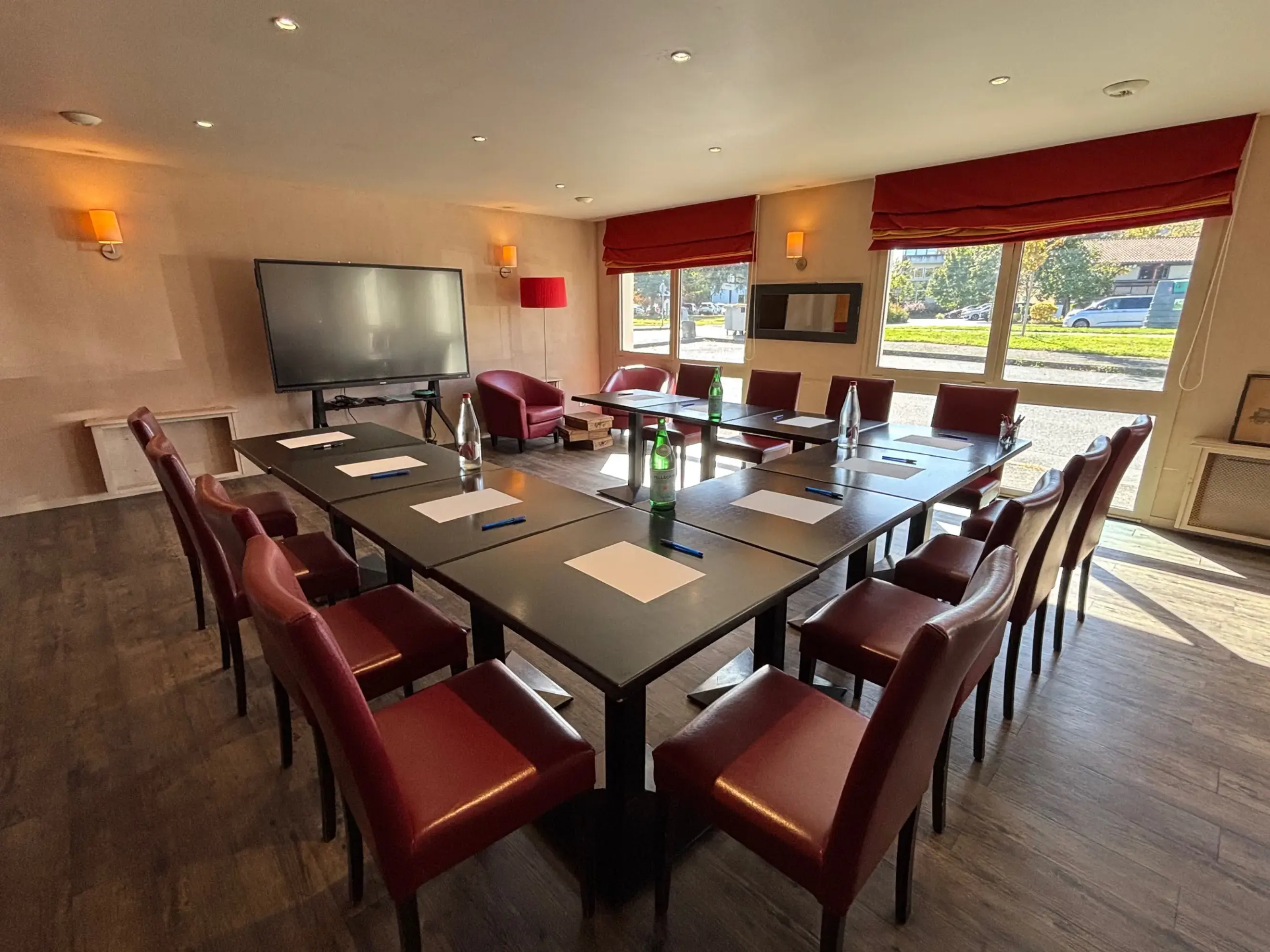 Brit Hotel Essentiel Cholet - CHOLET (Maine-et-Loire)