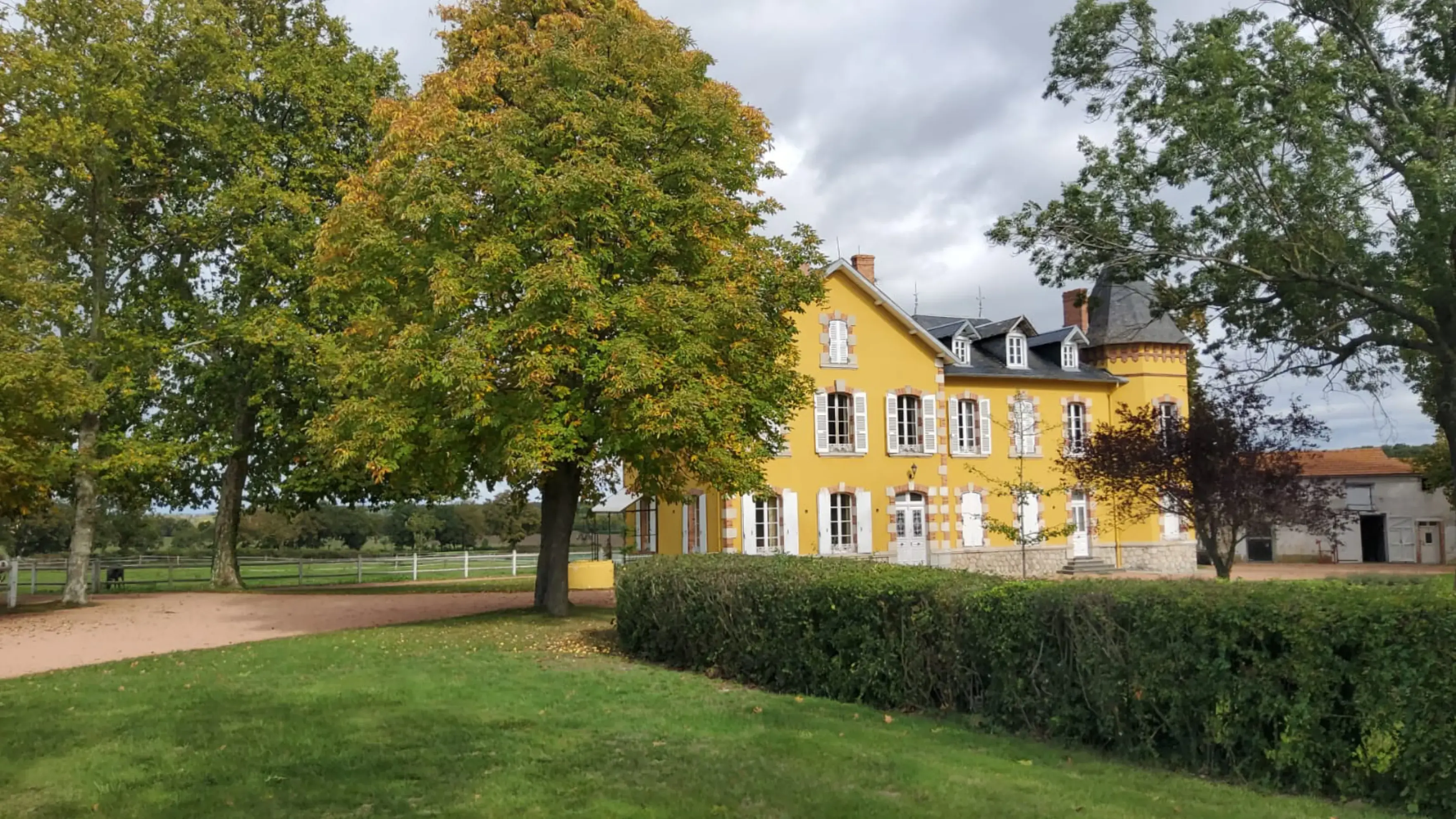 Chateau de Chaussecourte - BROÛT-VERNET (Allier)