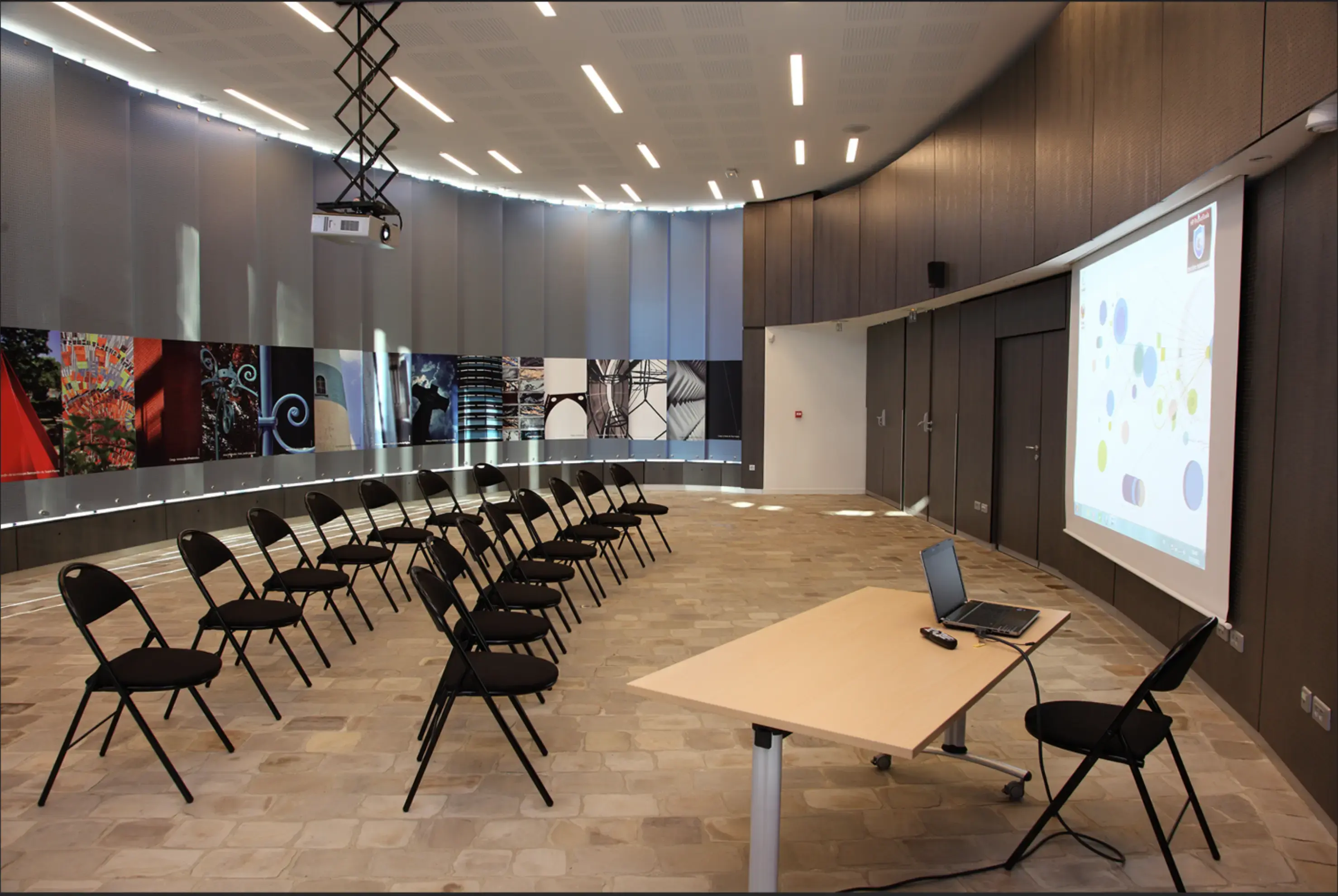 Salle de conférence de l'Office de Tourisme de Cergy Pontoise - Pontoise (Val-d'Oise)