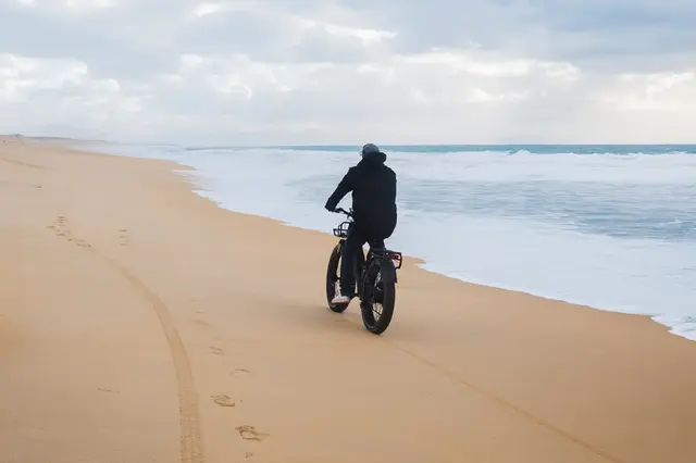 Fatbike sur la plage - SAINT-JULIEN-EN-BORN (40)