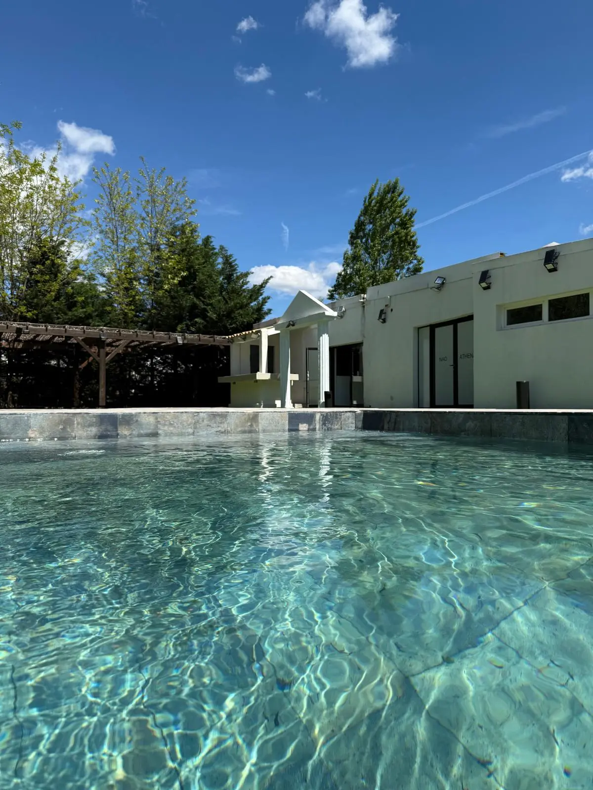 Nao Athéna - ROQUEVAIRE (Bouches-du-Rhône)